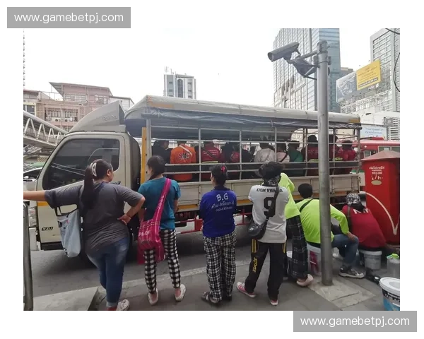 曼谷的微醺与大理的清欢：在“泰国VS中国”的极致生活场里，哪一个才是你的灵魂栖息地？